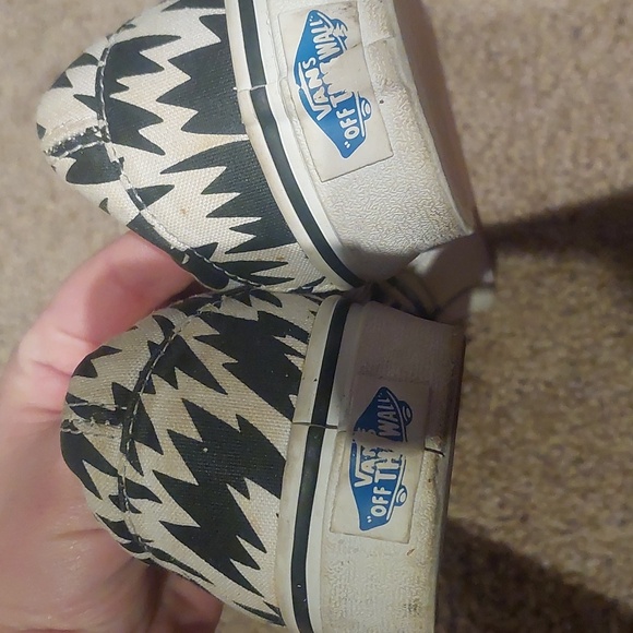 Vans - Picture 3 of 4
